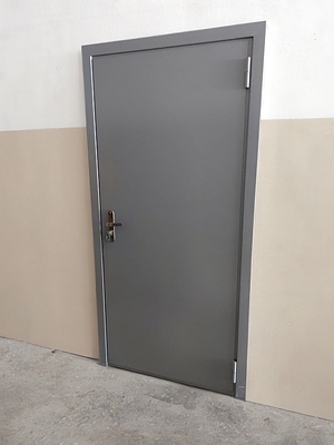 Техническая дверь серого цвета